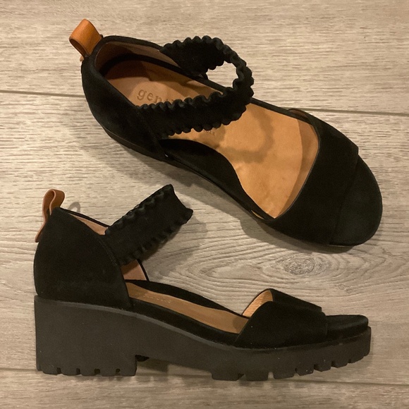 Gentle Souls Kenneth Cole Anja Sandal Black  Suede Size 7.5 - Picture 1 of 10